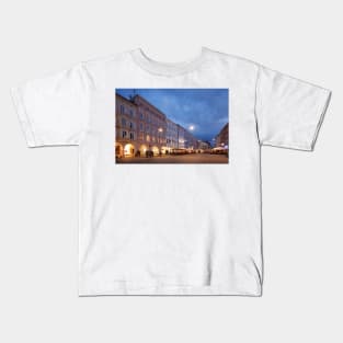 Max-Josefs-Platz, Rosenheim, Upper Bavaria, Bavaria, Germany, Europe Kids T-Shirt
